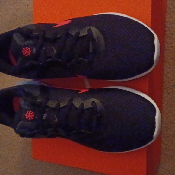 Nike New 6.5 W Shoes - Picture 2 of 8